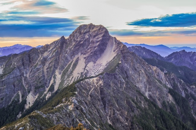 護國神山超級比一比