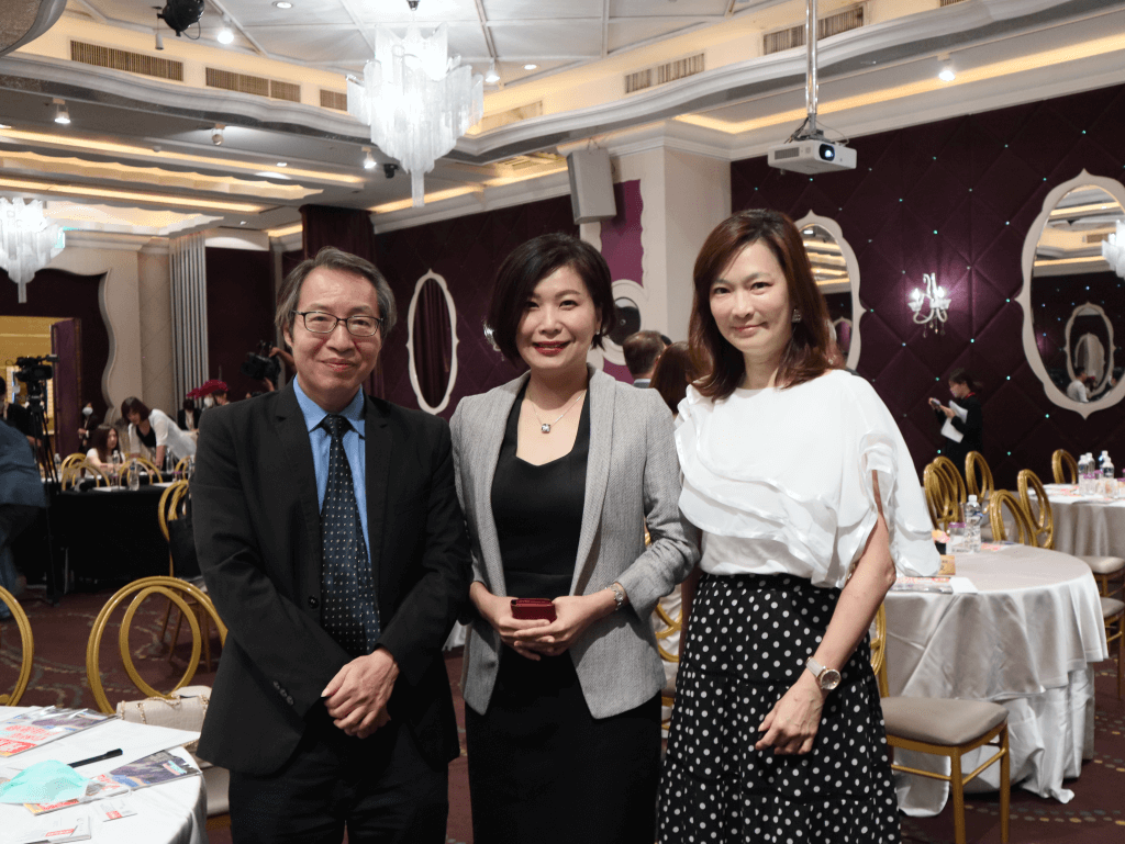 理財周刊總經理許洛婕與長官合影