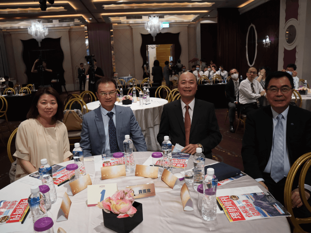 理財周刊總裁洪寶山、金管會副主委許永欽
、國泰投信總經理張雍川