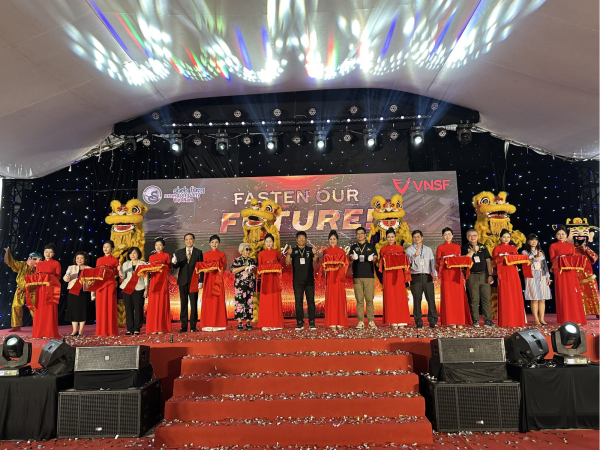 世豐(2065)於今日舉辦越南新廠開幕典禮，目標於2025年逐步進入量產階段，助力集團新一波成長動能。圖右十為董事長杜泰源、圖右八為總經理陳駿彥。