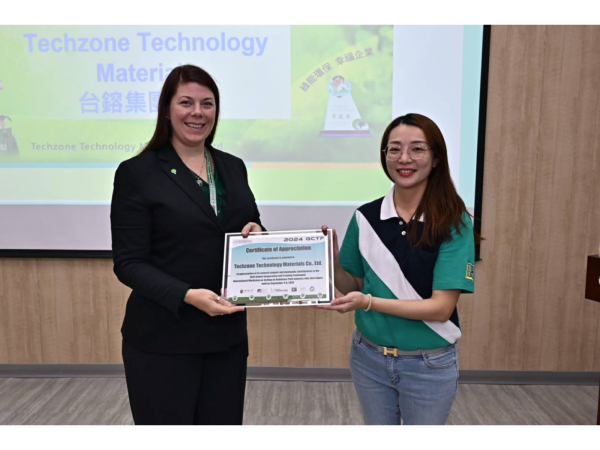 台鎔(6947)深化綠色競爭力、增進國際交流，致力成為環保永續後盾。圖右為董事長陳麗麗。