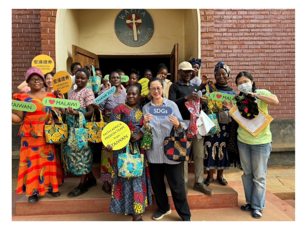 宏遠證推動公平待客以及多元且普惠的金融服務，致力成為專業有溫度的數位券商，並從113年下半年首次跨界攜手電商龍頭，開戶享mo幣500元、抽五星級飯店住宿券等好禮。