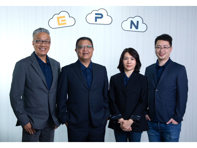 (左起)易上雲總經理葉精良、伊雲谷集團董事長暨創辦人蔡佳宏、易上雲董事長林儀與易上雲董事譚子聰  (來源:伊雲谷集團提供)