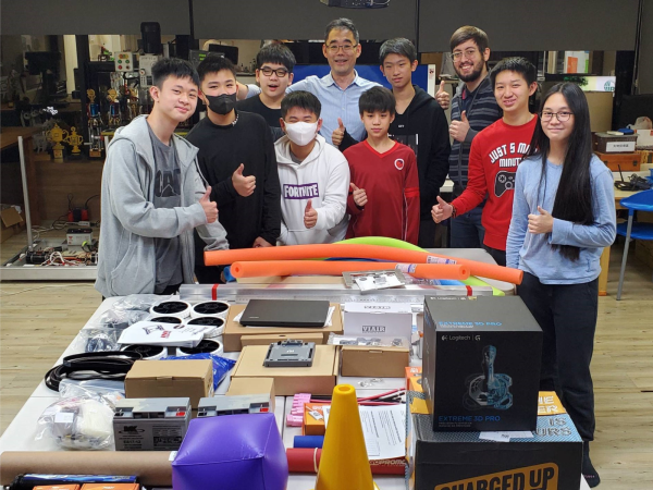永慶房屋贊助台灣學生參與「<span style='color:red'>FRC</span>全球機器人大賽」 與各國好手同台競技！