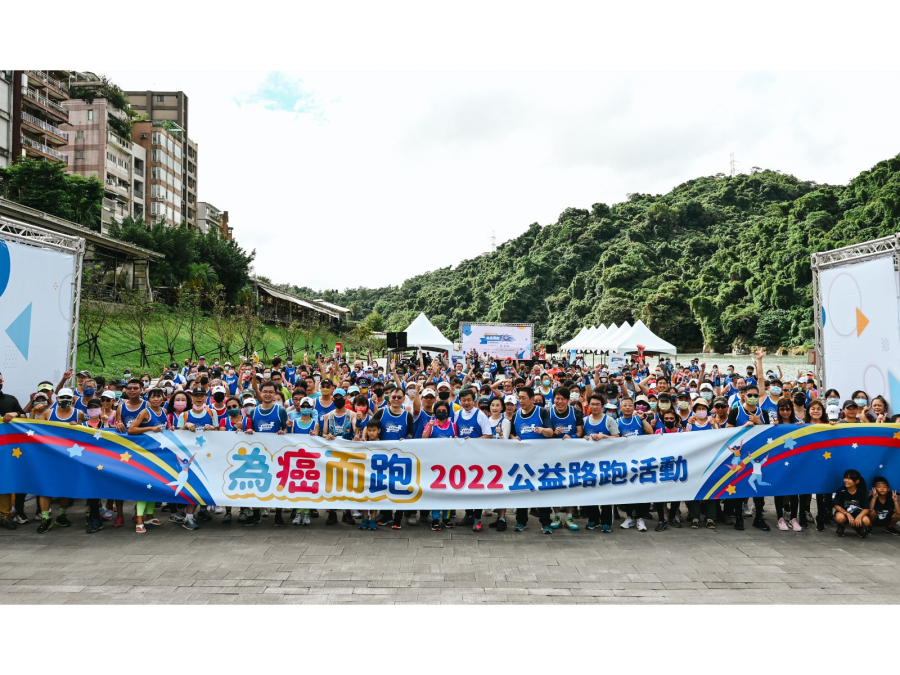 「為癌而跑」響應世界乳癌月 乳癌網紅力挺癌友！ 一人一頭巾把愛傳下去