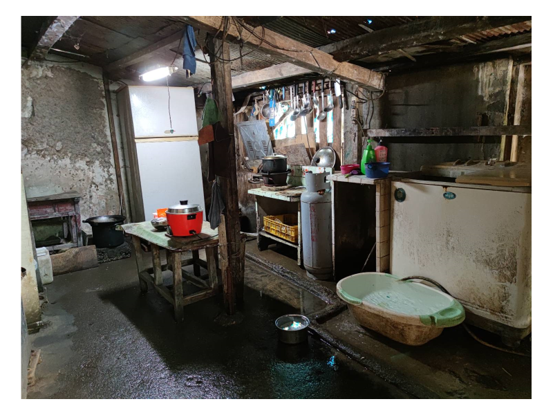 小歐（化名）和家人大多數時候都洗山泉冷水澡