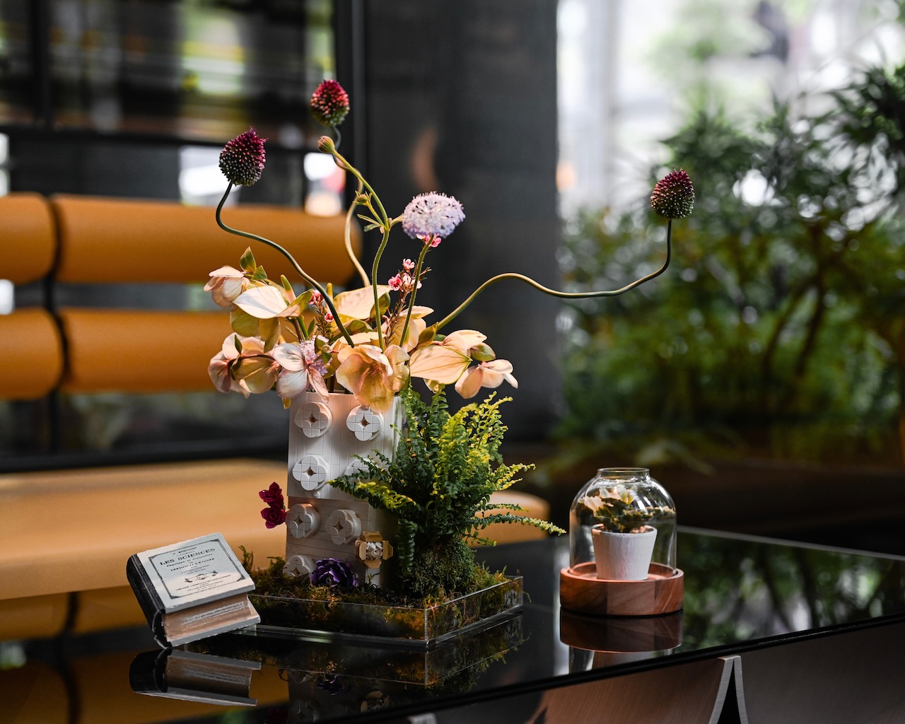 用樂高積木與花藝玩出意想不到的花藝作品，在生活中將創意發揮