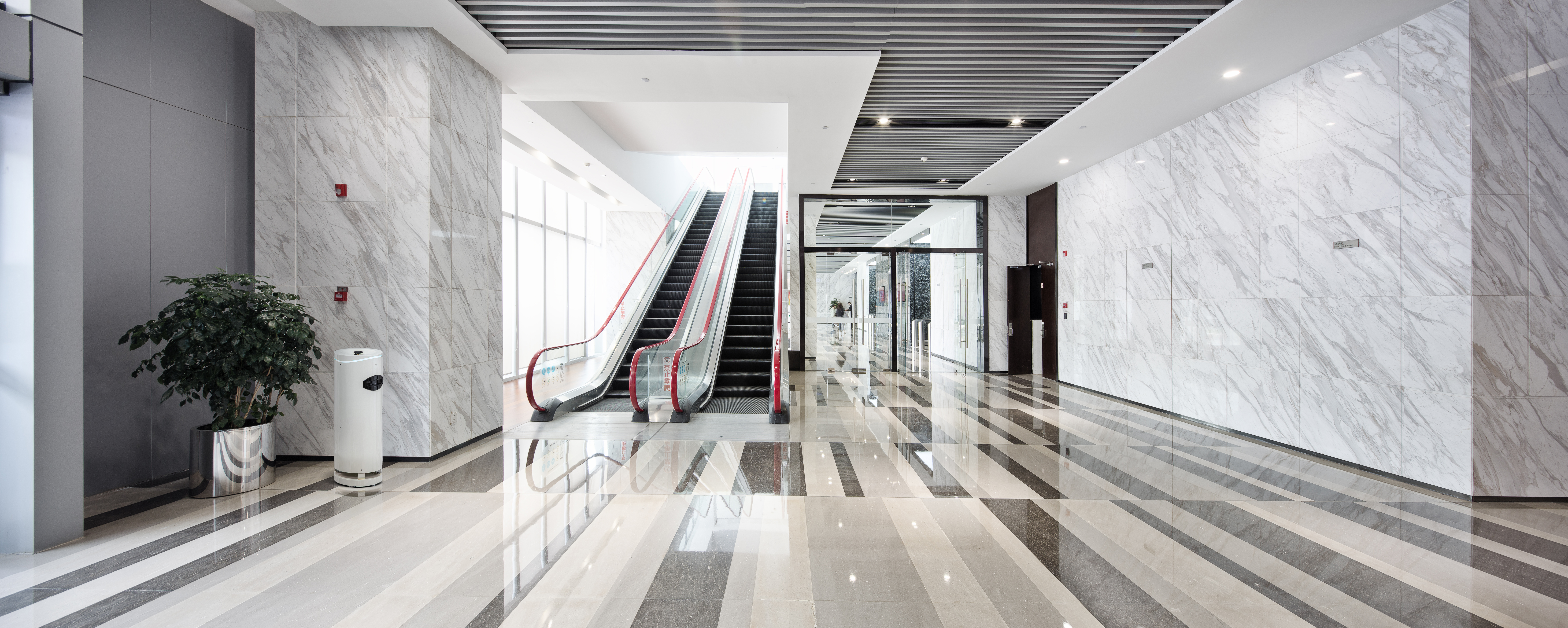 大型公共空間的進出場合,更合適擺放「TYVOX抑菌鮮氧空氣清淨機」層層把關空氣品質 大型公共空間的進出場合,更合適擺放「TYVOX抑菌鮮氧空氣清淨機」層層把關空氣品質