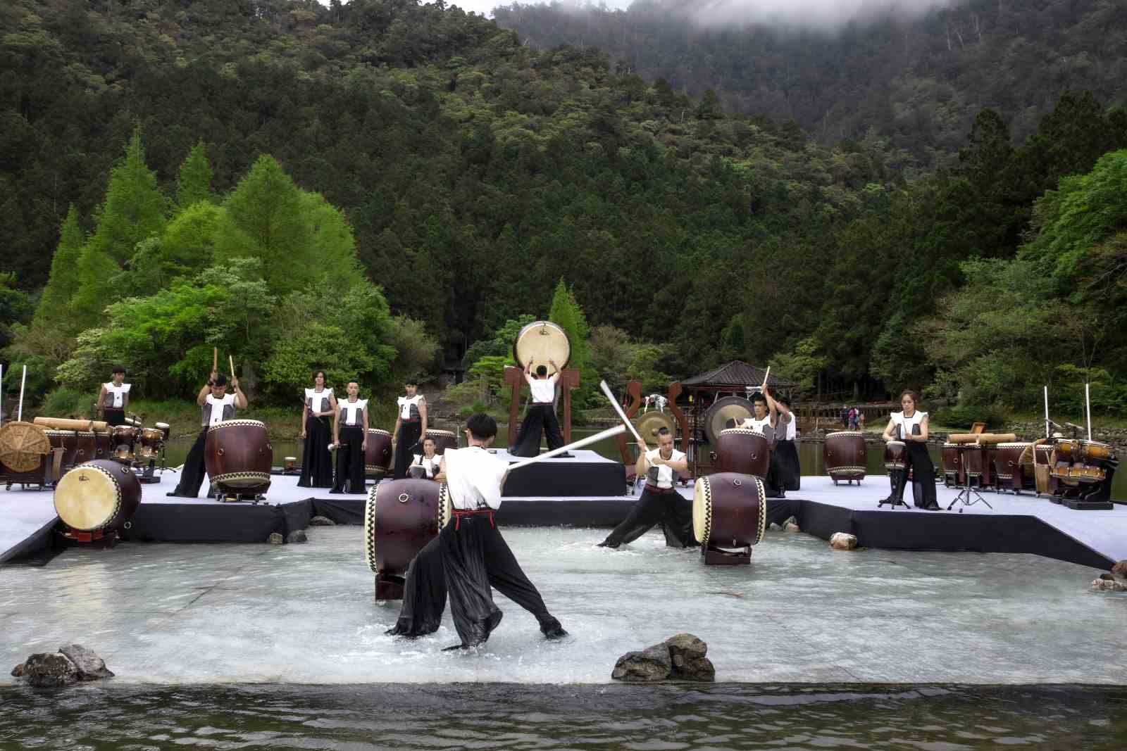 力麗馬告生態園區明池森林遊樂區藝術季「池中劍」絕美登場