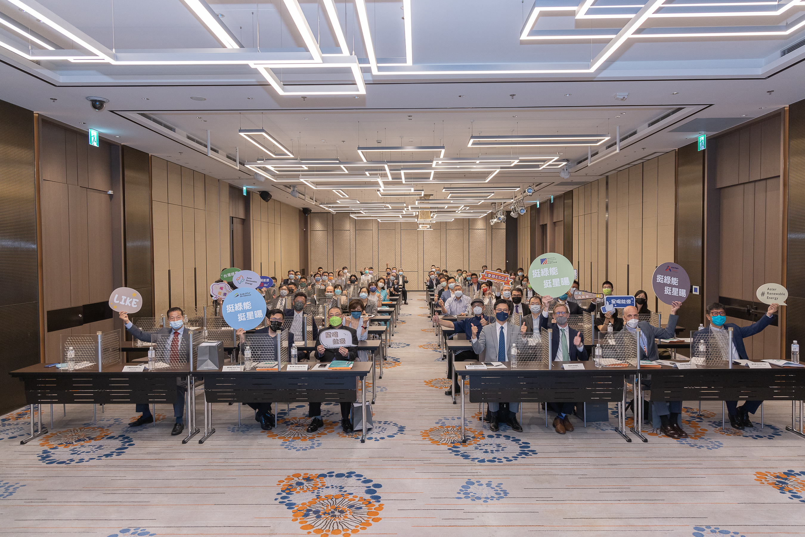 暘能源在台成立記者會除了邀請美國AIT在台協會商務組組長Mr. Brent Omdahl、美國商會會長Mr. Andrew Wylegala出席外，現場也有非常多看好綠能產業的銀行團出席。