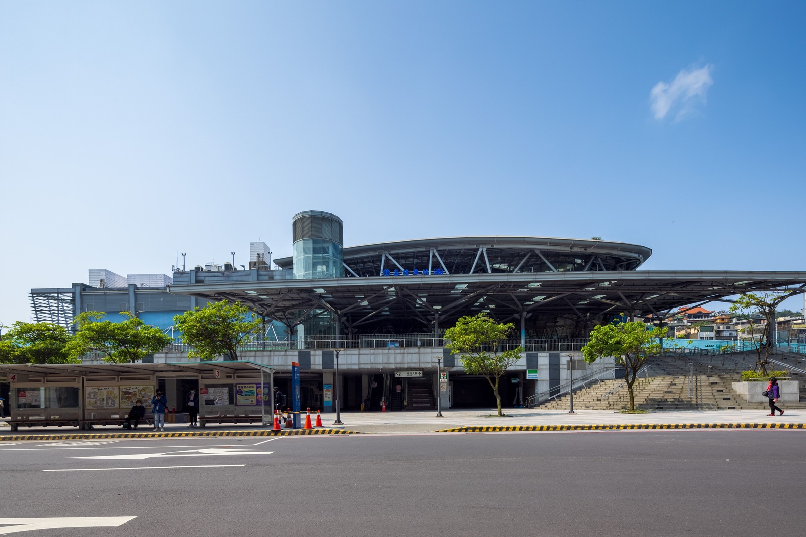 「海豔」周邊鐵路、公路交通都方便,簡單享有離塵卻不離城的自在生活。 「海豔」周邊鐵路、公路交通都方便,簡單享有離塵卻不離城的自在生活。