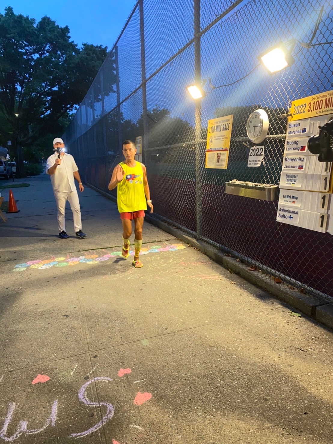 第 二 天 賽 程 結 束 , 羅 維 銘 以 1 6 4 英 里 的 成 績 暫 居 第 一 。 第 二 天 賽 程 結 束 , 羅 維 銘 以 1 6 4 英 里 的 成 績 暫 居 第 一 。