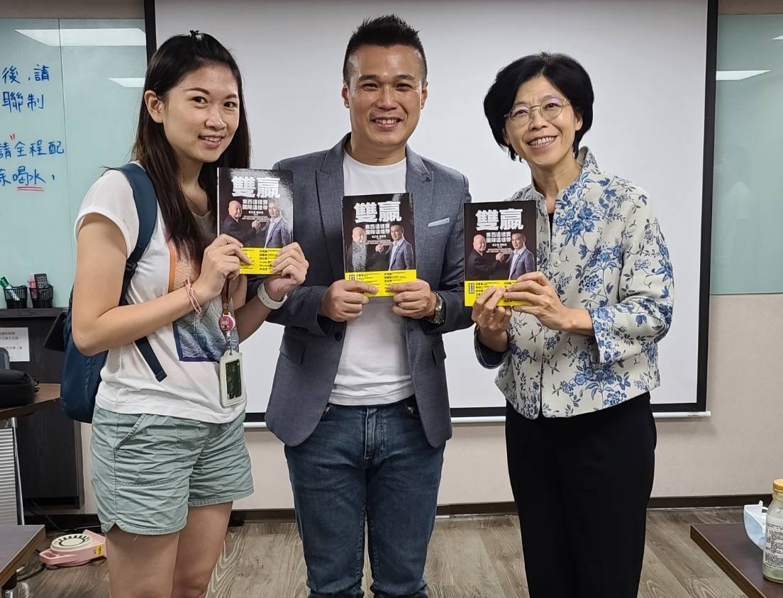 房 產 知 名 講 師 房 產 M o n e y 哥 賴 政 昌 ， 同 時 也 是 暢 銷 書 『 雙 贏 』 的 作 者 。 