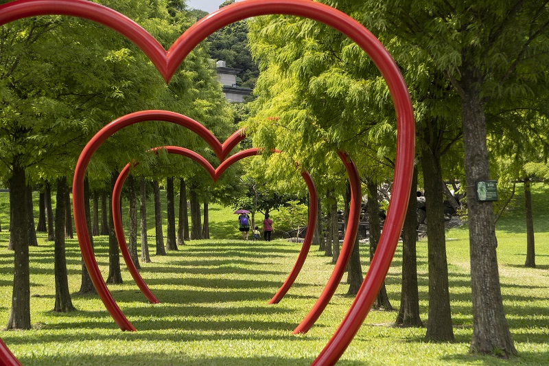大 溪 區 周 邊 有 大 片 河 濱 綠 地 ， 非 常 適 合 日 常 休 憩 