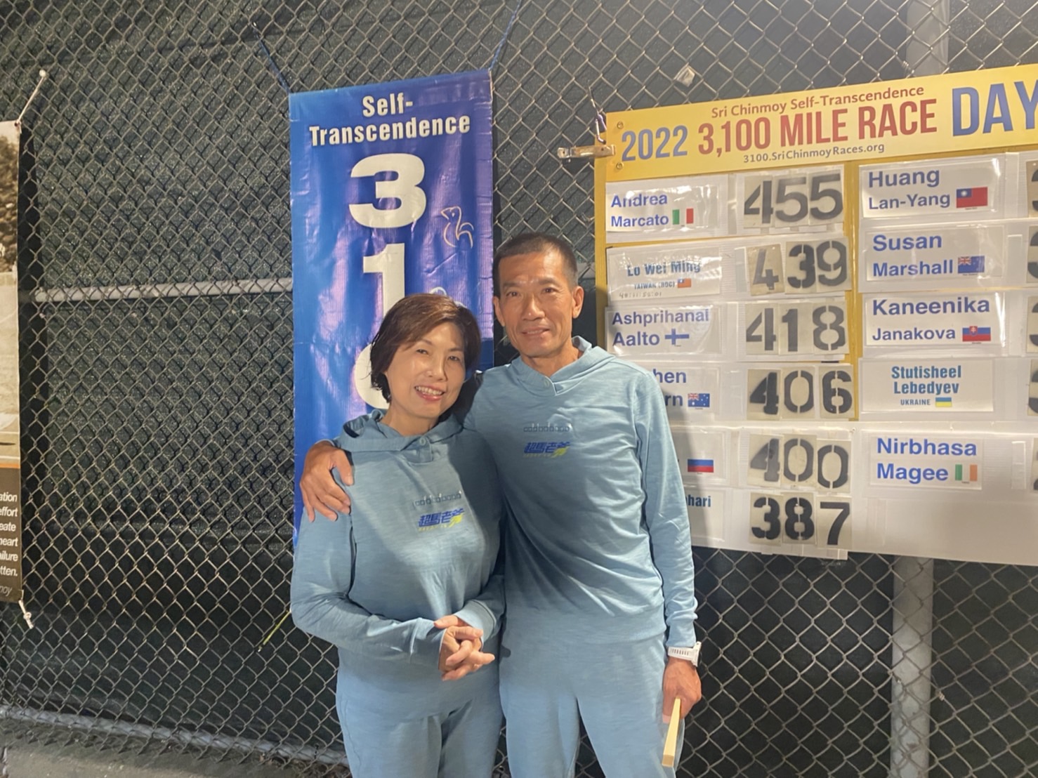 徐 春 梅 此 次 一 起 前 往 紐 約 ， 擔 任 羅 維 銘 的 補 給 員 。 