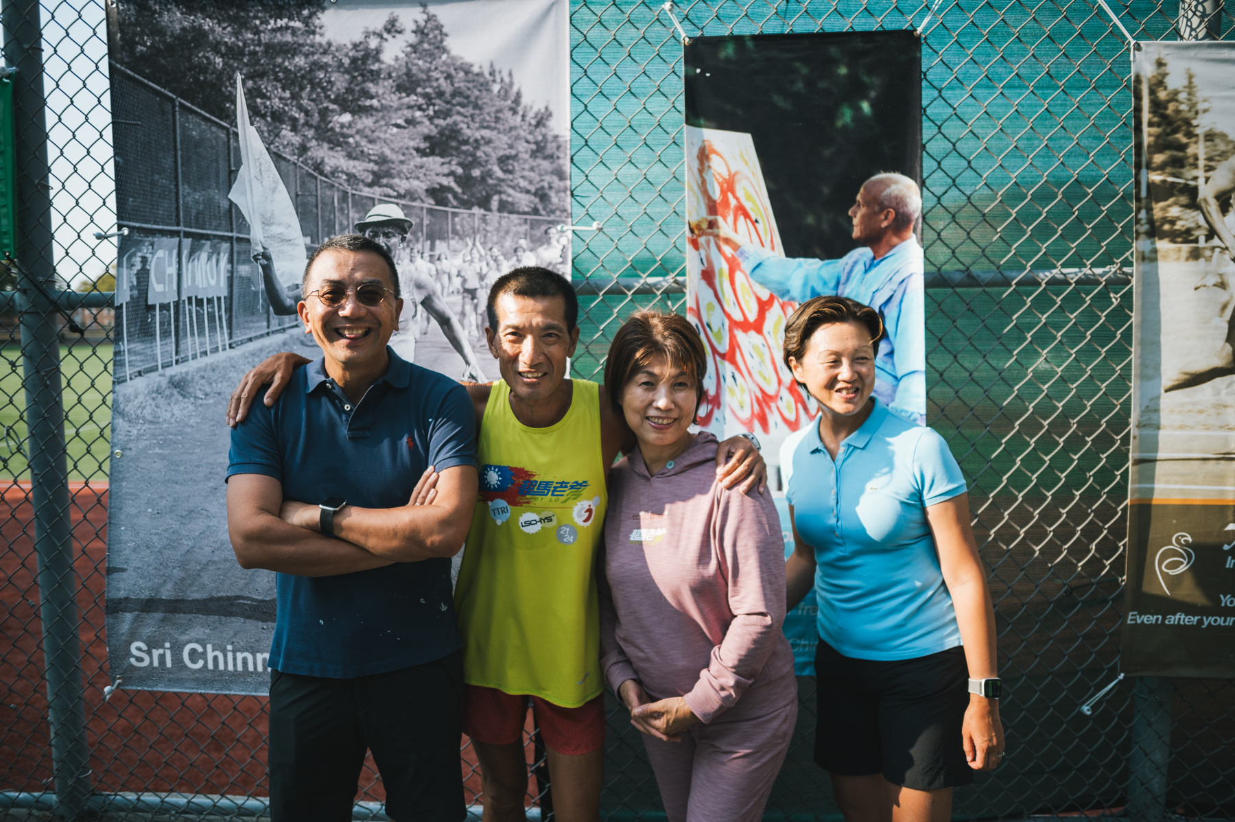 紐 約 華 僑 於 賽 事 期 間 常 到 現 場 給 予 羅 維 銘 支 持 。 （ 圖 片 來 源 ： S r i   C h i n m o y   U l t r a   r a c e ） 