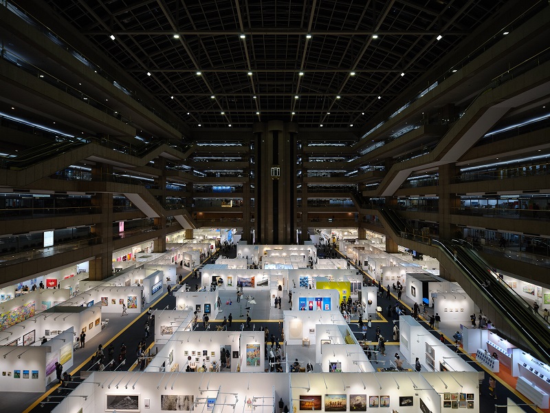 A R T   T A I P E I   2 0 2 2   夜 間 俯 視 /   圖   畫 廊 協 會 