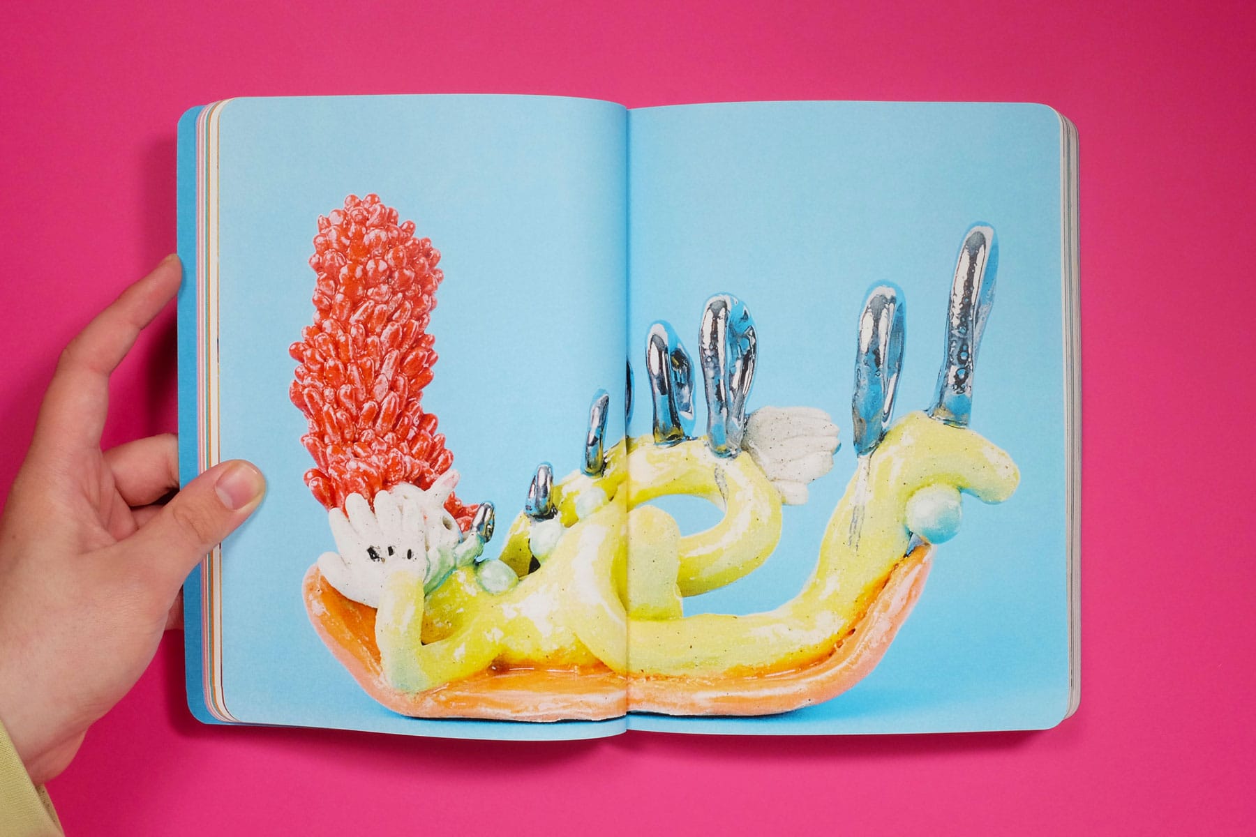 在 S t o l e n   B o o k s 購 買 的 書 籍 皆 為 含 有 編 號 和 簽 名 限 量 版   圖 / 草 率 季 