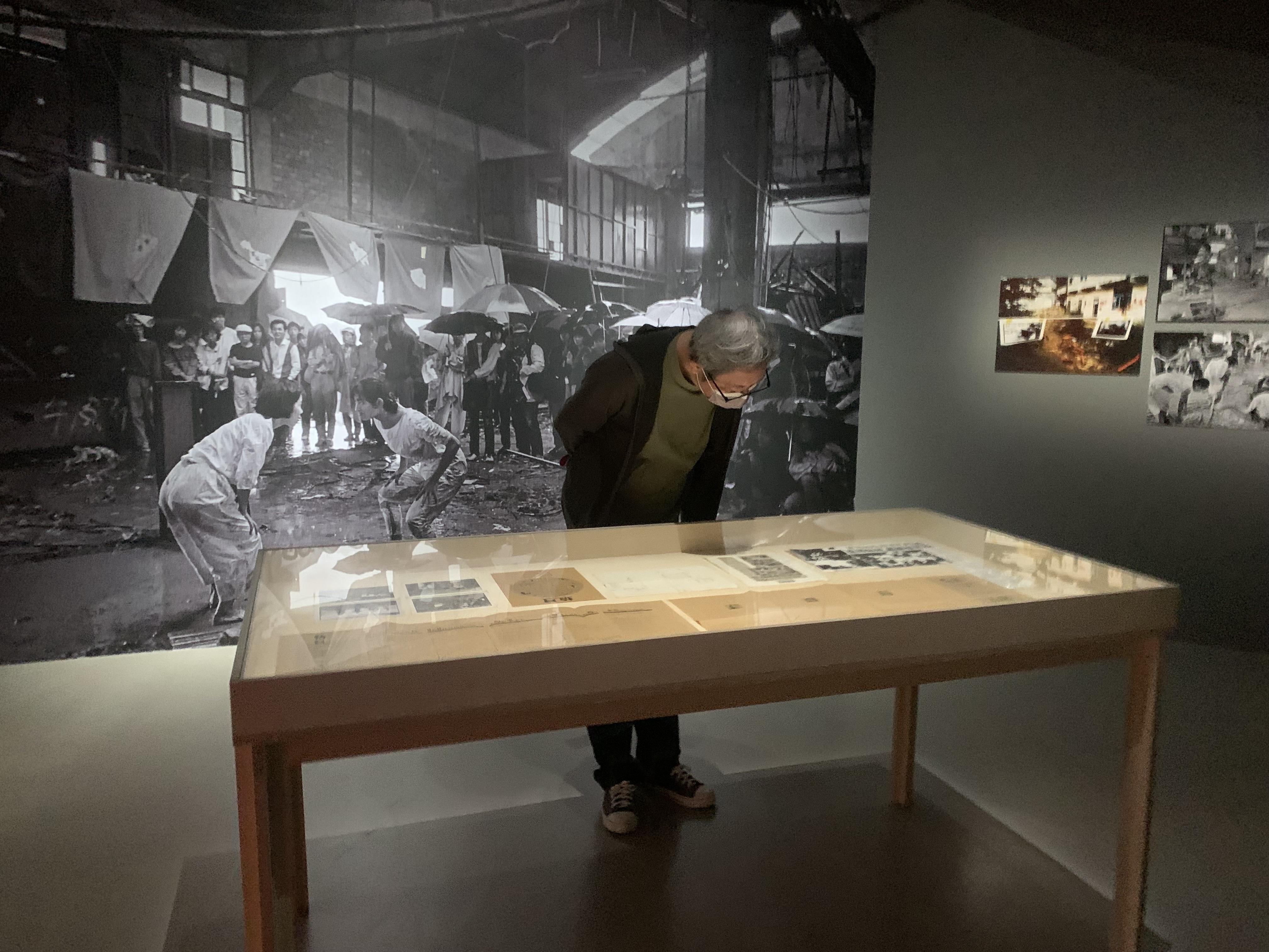 「 狂 八 〇 : 跨 領 域 靈 光 出 現 的 時 代 」 展 場 一 景 圖 / 戴 衣 薰 攝 「 狂 八 〇 : 跨 領 域 靈 光 出 現 的 時 代 」 展 場 一 景 圖 / 戴 衣 薰 攝