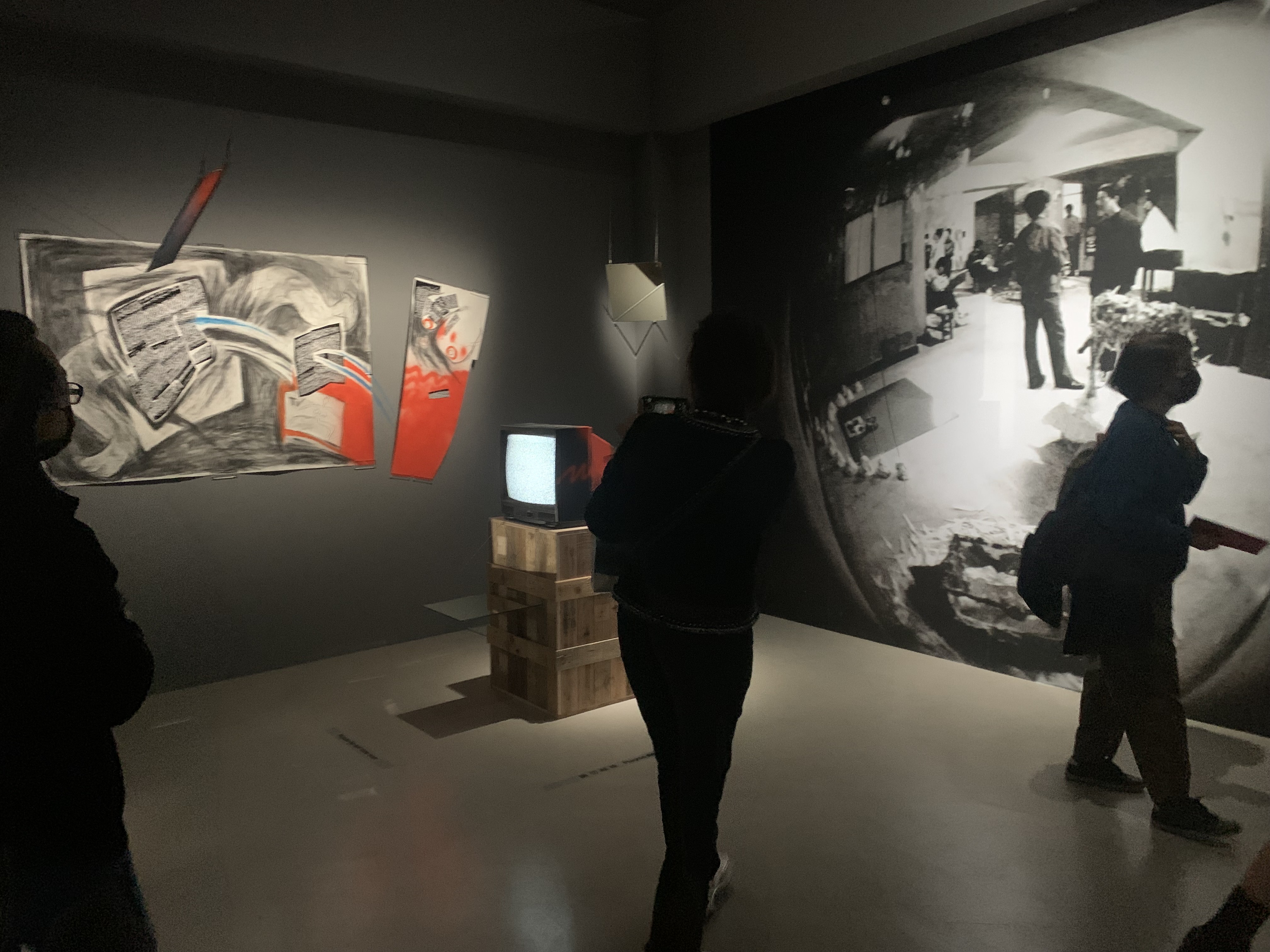 展 覽 現 場 重 現 了 「 息 壤 」 曾 展 出 的 藝 術 裝 置 圖 / 戴 衣 薰 攝 展 覽 現 場 重 現 了 「 息 壤 」 曾 展 出 的 藝 術 裝 置 圖 / 戴 衣 薰 攝