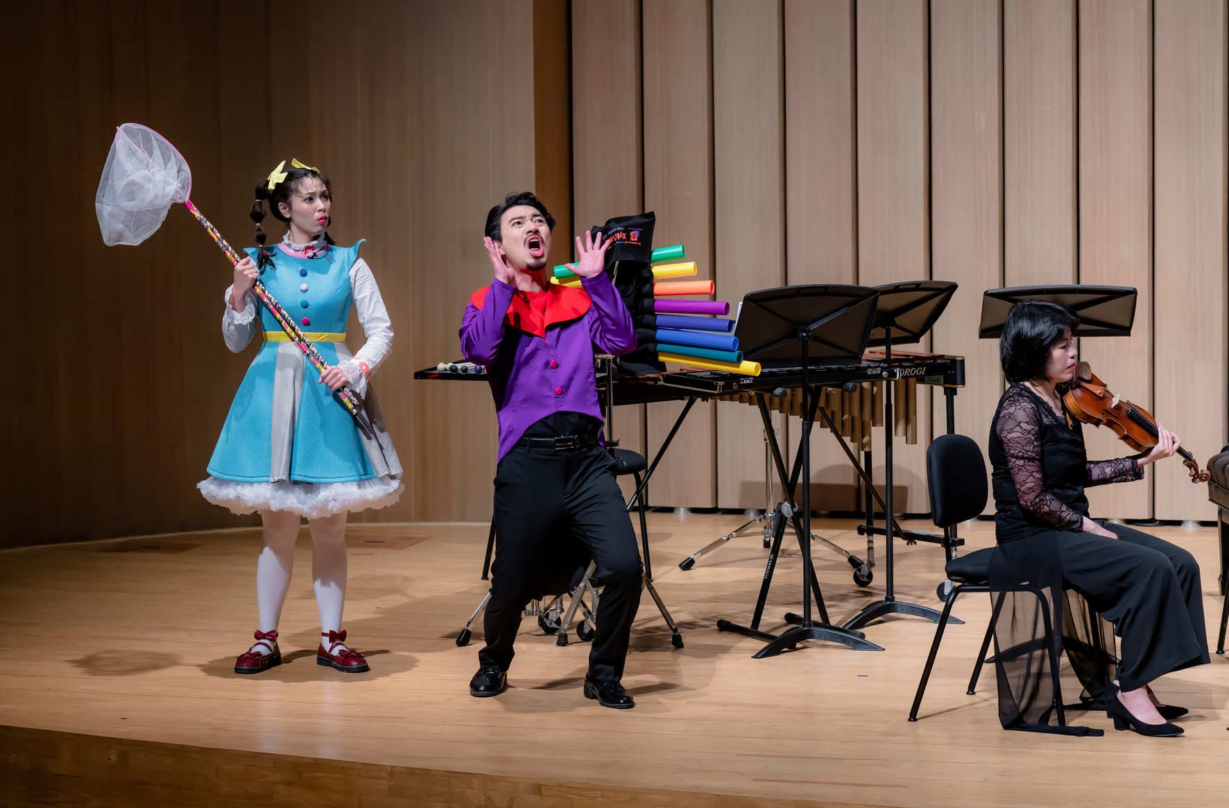 「 動 物 狂 想 」 親 子 音 樂 會 特 別 加 入 戲 劇 導 聆 , 營 造 故 事 情 境 。 | 圖 奇 美 博 物 館 「 動 物 狂 想 」 親 子 音 樂 會 特 別 加 入 戲 劇 導 聆 , 營 造 故 事 情 境 。 | 圖 奇 美 博 物 館