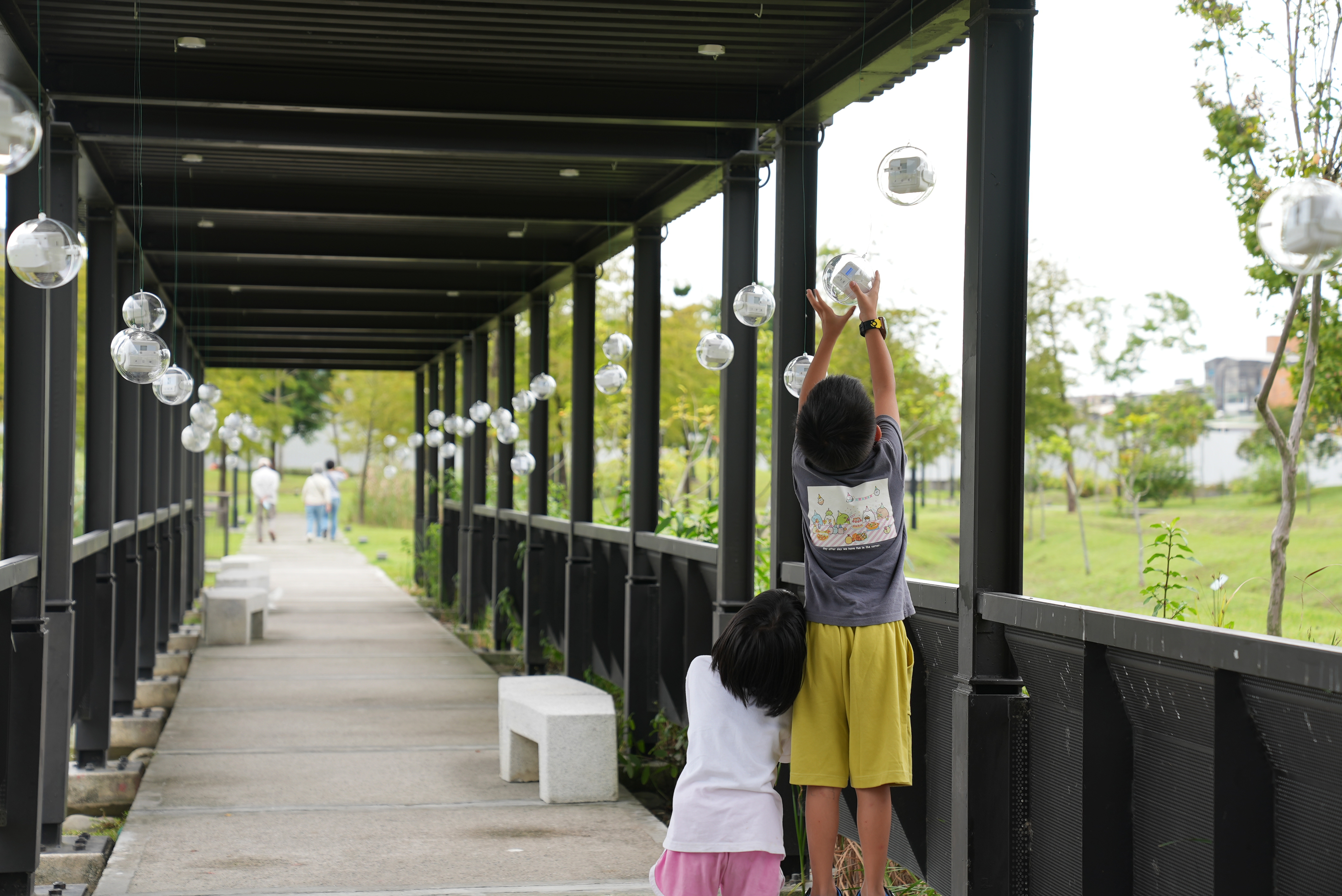 吳 修 銘 作 品 《 記 憶 果 實 》 設 置 於 新 新 公 園 吳 修 銘 作 品 《 記 憶 果 實 》 設 置 於 新 新 公 園