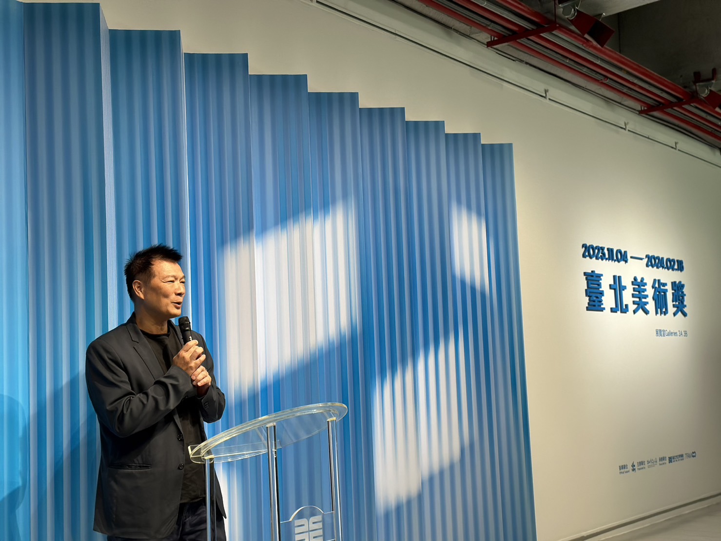 臺 北 市 政 府 文 化 局 局 長 蔡 詩 萍 致 詞 。 攝 影 / 戴 衣 薰 