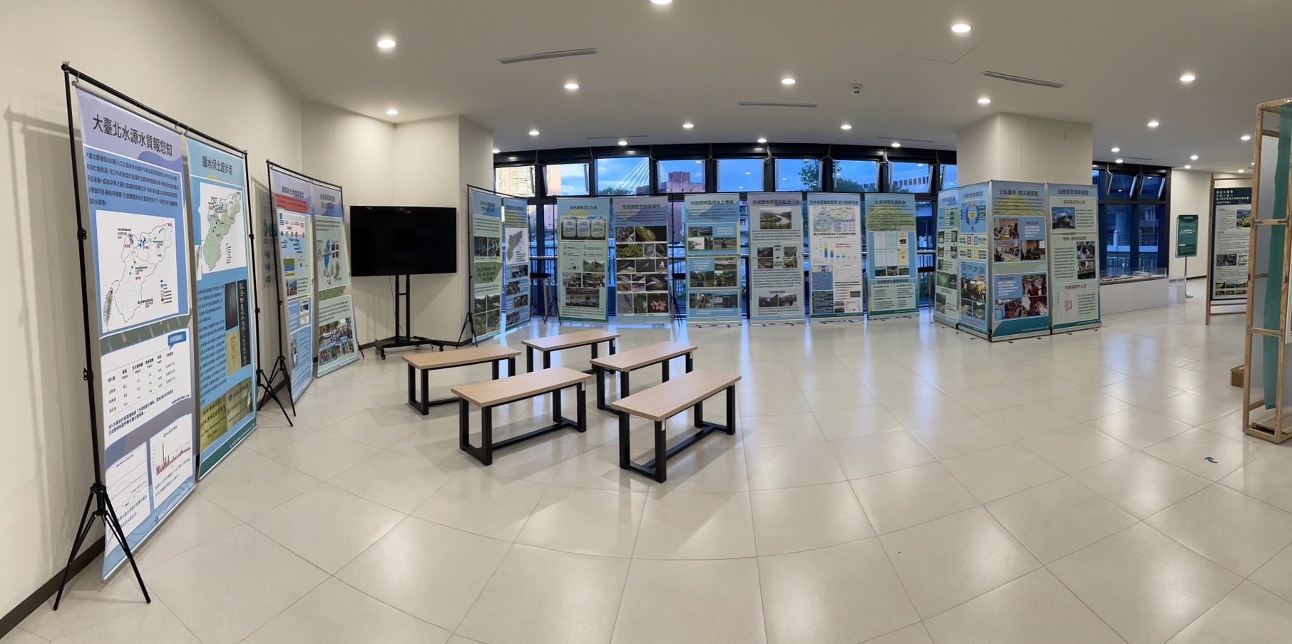 「 臺 北 水 源 特 定 區 4 0 周 年 展 示 會 」 從 1 1 月 2 0 日 至 1 2 月 1 5 日 於 經 濟 部 水 利 署 新 店 水 工 大 樓 一 樓 展 示 廳 展 出 