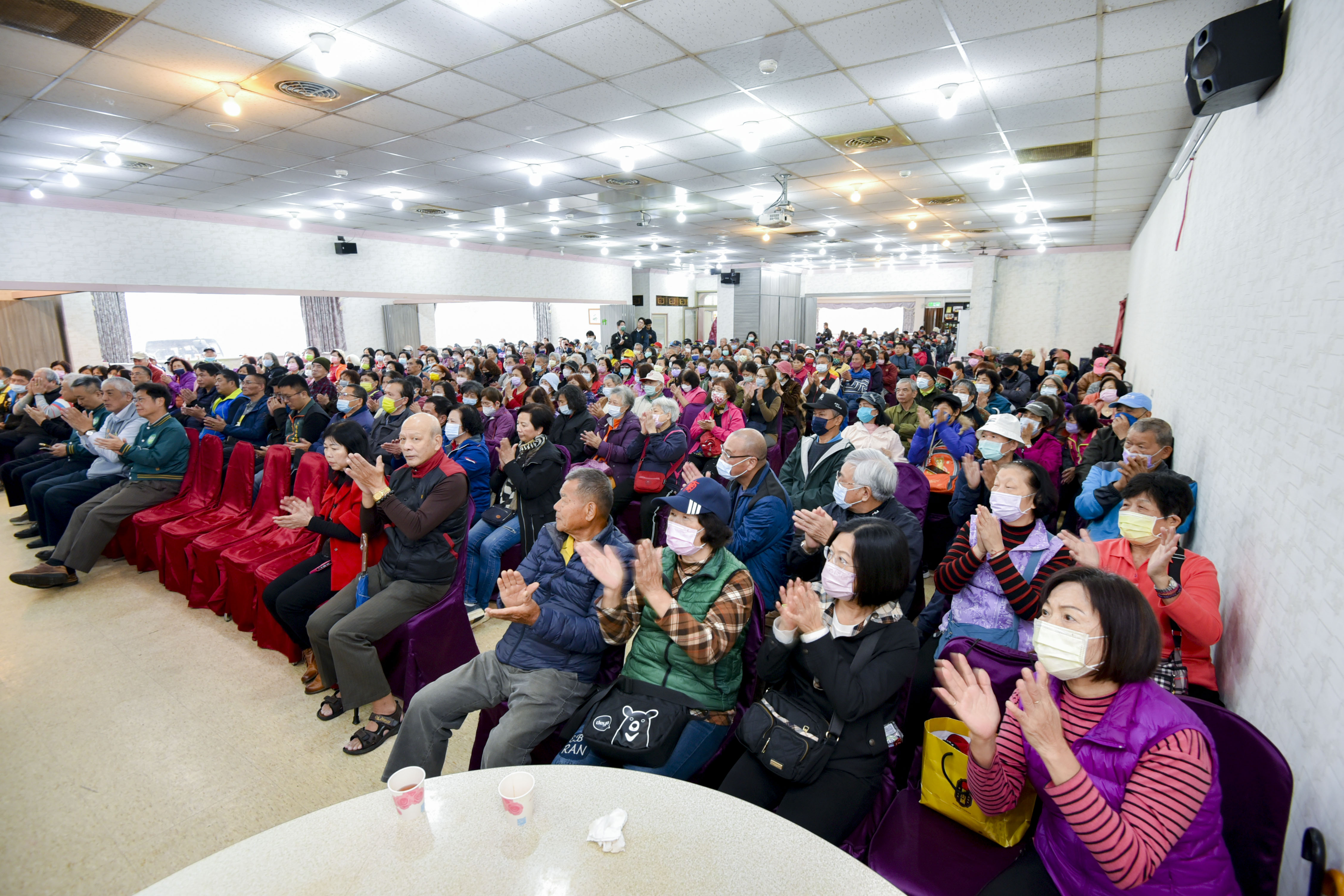 桃 園 市 信 賴 台 灣 之 友 會 成 立 八 德 分 會 ， 現 場 擠 滿 熱 情 民 眾 。 
