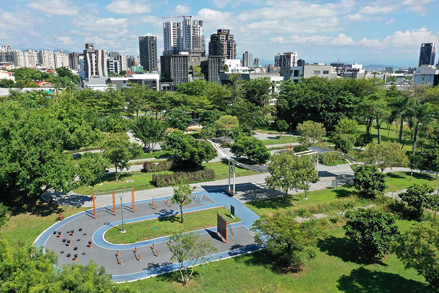 黎 新 公 園 ： 該 案 近 單 元 重 劃 區 3 大 綠 地 之 一 