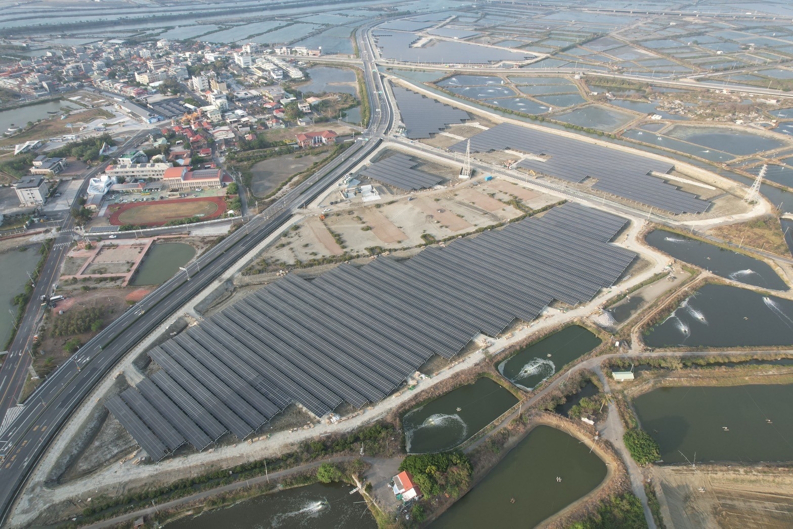 富 邦 金 控 6 家 子 公 司 與 星 星 電 力 簽 署 合 計 4 3 9 萬 度 綠 電 採 購 合 約 , 自 6 月 起 同 步 於 7 6 處 辦 理 ( 來 源 : 富 邦 提 供 ) 富 邦 金 控 6 家 子 公 司 與 星 星 電 力 簽 署 合 計 4 3 9 萬 度 綠 電 採 購 合 約 , 自 6 月 起 同 步 於 7 6 處 辦 理 ( 來 源 : 富 邦 提 供 )