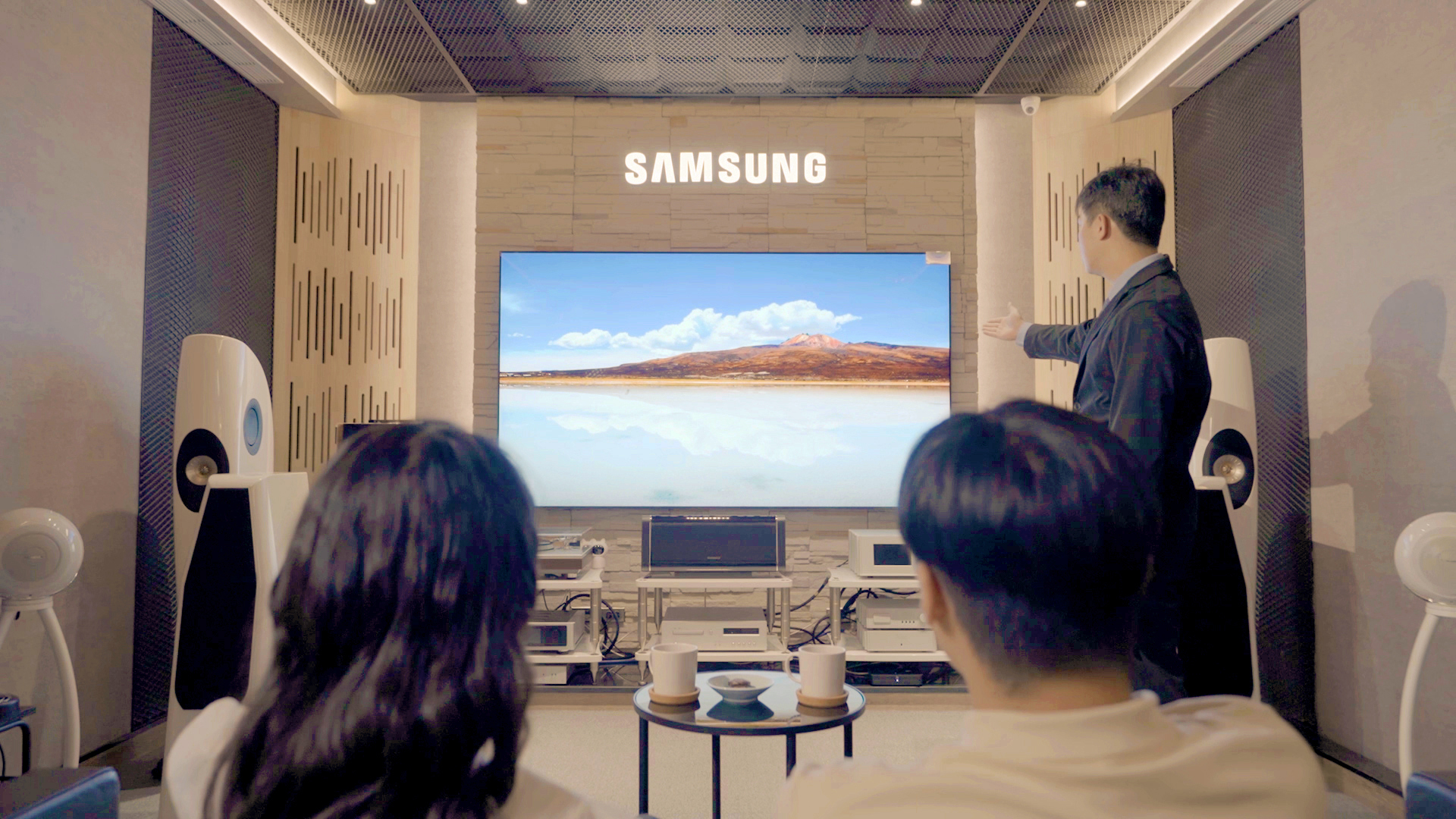 針 對 新 成 家 族 群 集 雅 社 推 出 居 家 三 寶 「 電 視 、 冰 箱 、 洗 衣 機 」 買 就 送 , 期 間 指 定 電 視 買 大 送 小 、 買 冰 箱 _ 洗 衣 機 送 小 家 電 等 好 康 。 針 對 新 成 家 族 群 集 雅 社 推 出 居 家 三 寶 「 電 視 、 冰 箱 、 洗 衣 機 」 買 就 送 , 期 間 指 定 電 視 買 大 送 小 、 買 冰 箱 _ 洗 衣 機 送 小 家 電 等 好 康 。