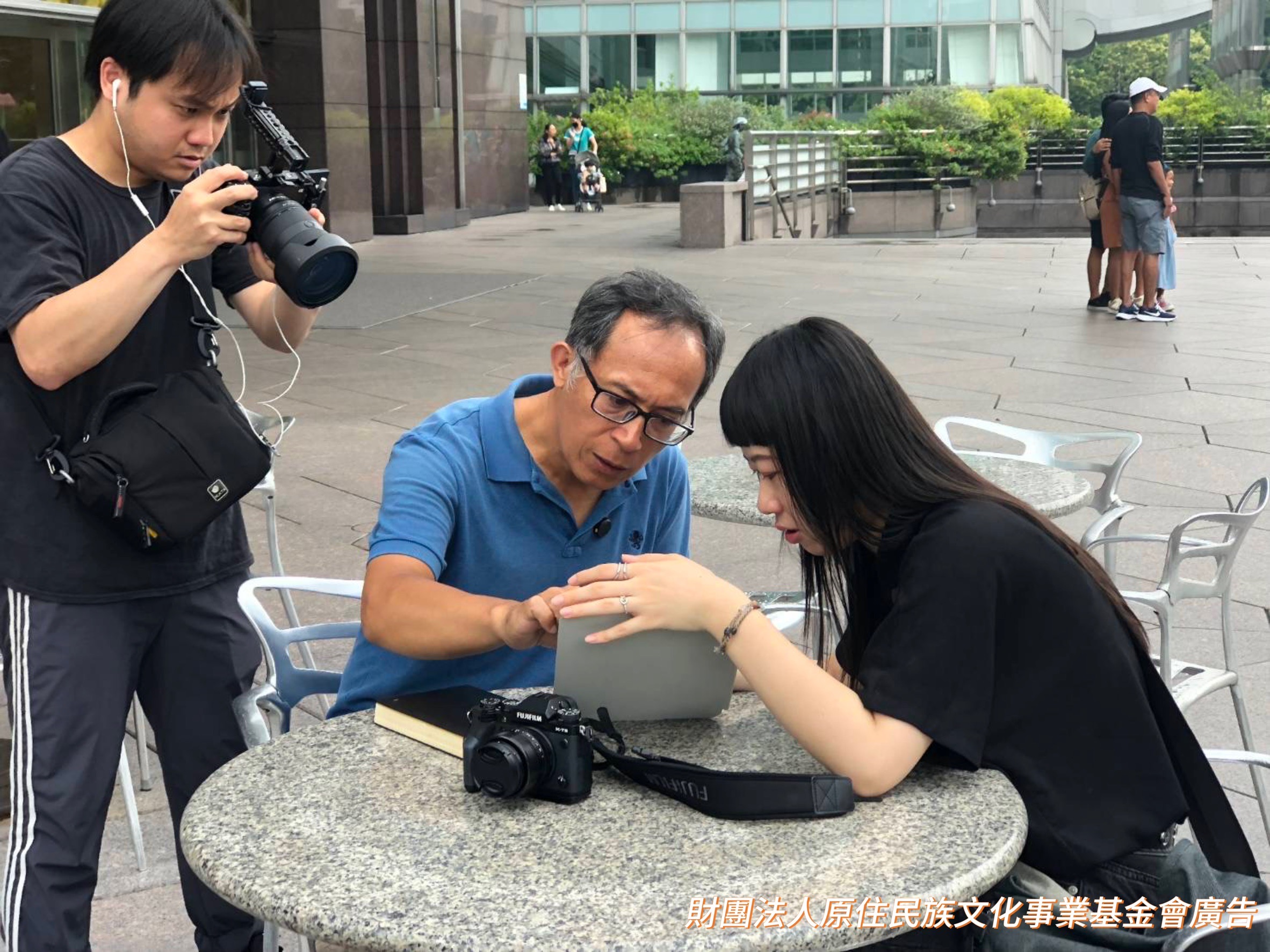 部 落 訪 視 現 場 直 擊 - 每 一 個 培 力 場 所 不 論 是 部 落 或 是 都 市 之 間 , 皆 有 許 多 不 為 人 知 的 複 眼 觀 。 圖 / 陳 政 罡 攝 影 部 落 訪 視 現 場 直 擊 - 每 一 個 培 力 場 所 不 論 是 部 落 或 是 都 市 之 間 , 皆 有 許 多 不 為 人 知 的 複 眼 觀 。 圖 / 陳 政 罡 攝 影