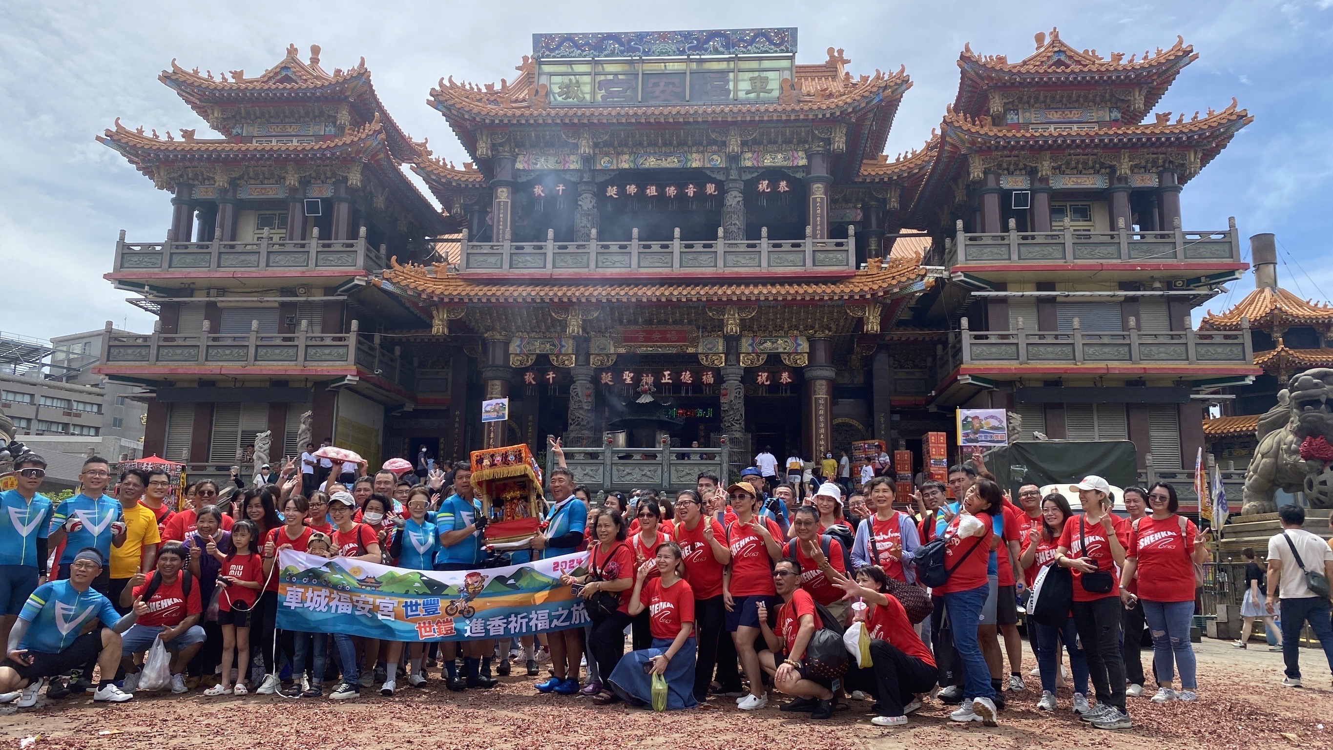 「 世 豐 世 鎧 騎 向 福 安 」 打 造 向 心 力 團 隊 、 提 升 同 仁 身 心 健 康 。 「 世 豐 世 鎧 騎 向 福 安 」 打 造 向 心 力 團 隊 、 提 升 同 仁 身 心 健 康 。