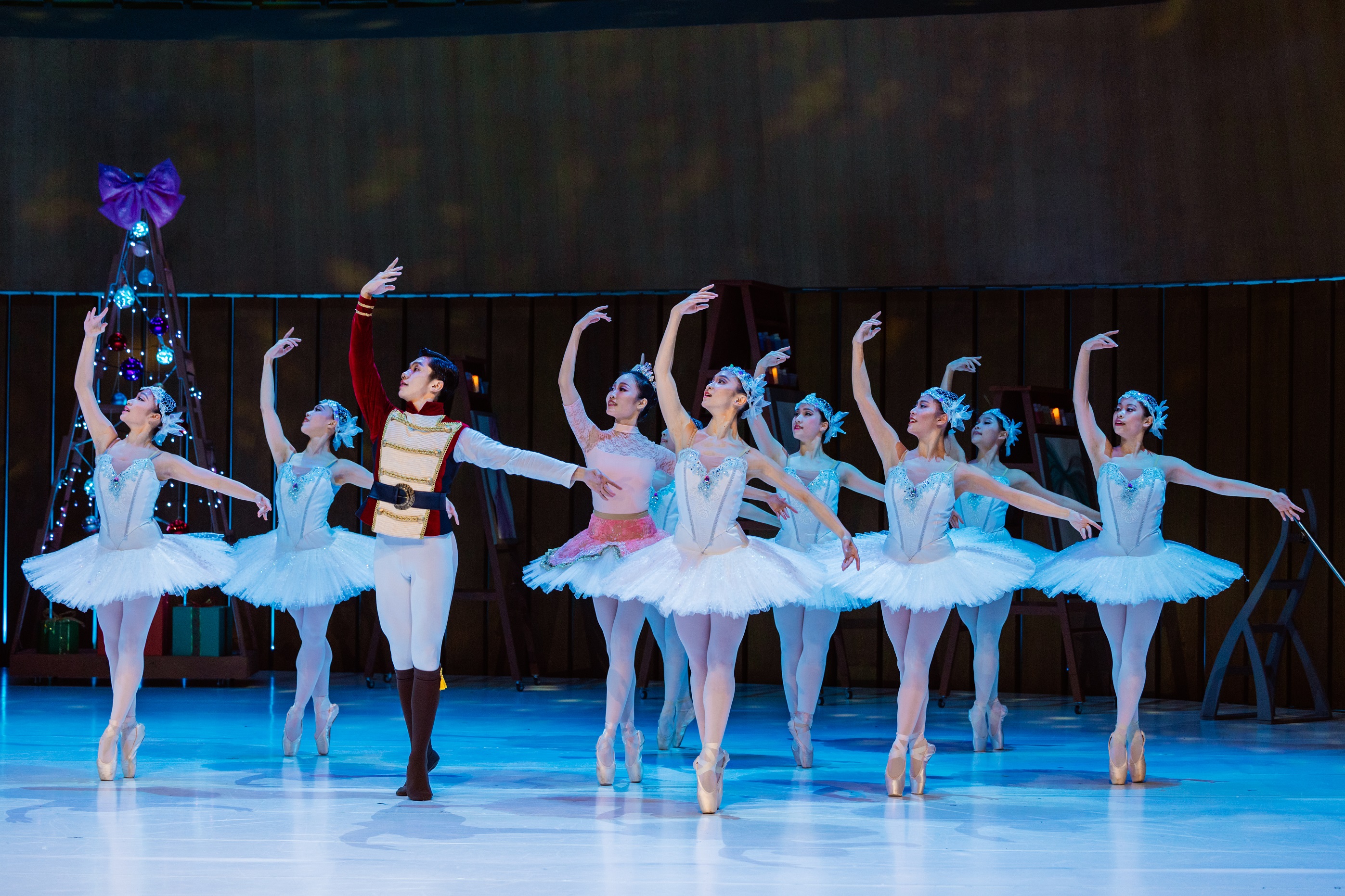 2 0 2 3 年   音 樂 芭 蕾 劇 場 ： 遇 見 胡 桃 鉗 的 女 孩   首 部 曲   資 料 照 。 攝 影   k i t o ， 衛 武 營 國 家 藝 術 文 化 中 心 提 供 