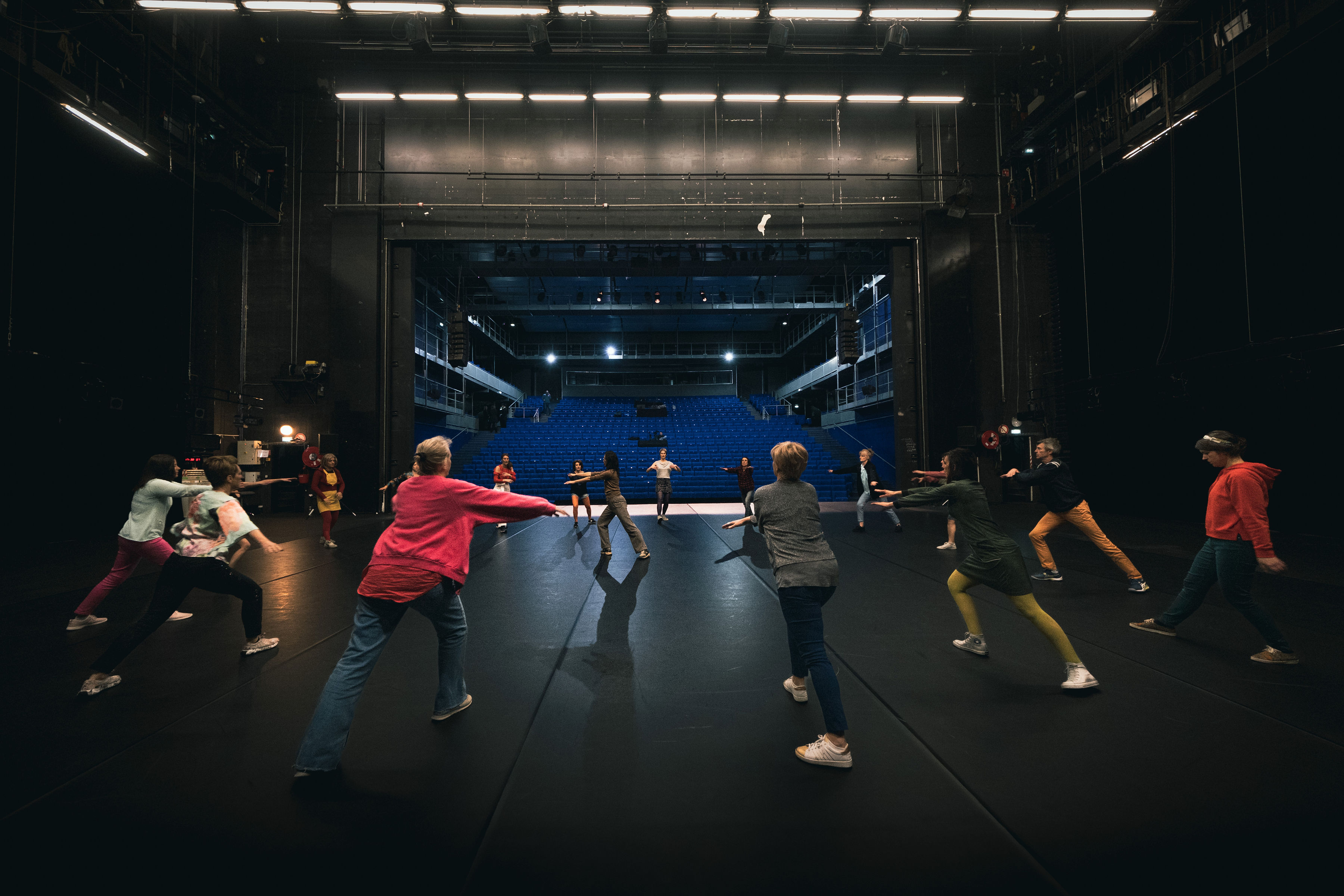 【 2 0 2 4   臺 灣 舞 蹈 平 台 】 林 怡 芳 《 P a r t y 》 。 衛 武 營 國 家 藝 術 文 化 中 心 提 供 