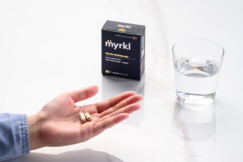 飲 前 2 - 1 2 小 時 服 用 兩 顆 m y r k l 醚 立 克 益 生 菌 膠 囊 , 更 輕 鬆 應 對 應 酬 與 聚 會 。 圖 / 大 森 未 來 科 技 有 限 公 司 提 供 飲 前 2 - 1 2 小 時 服 用 兩 顆 m y r k l 醚 立 克 益 生 菌 膠 囊 , 更 輕 鬆 應 對 應 酬 與 聚 會 。 圖 / 大 森 未 來 科 技 有 限 公 司 提 供