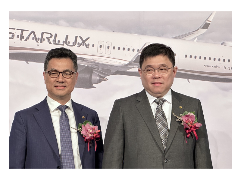 星宇航空董事長張國煒(圖右)、執行長翟健華(圖左)出席星宇航空上市前業績發表會。