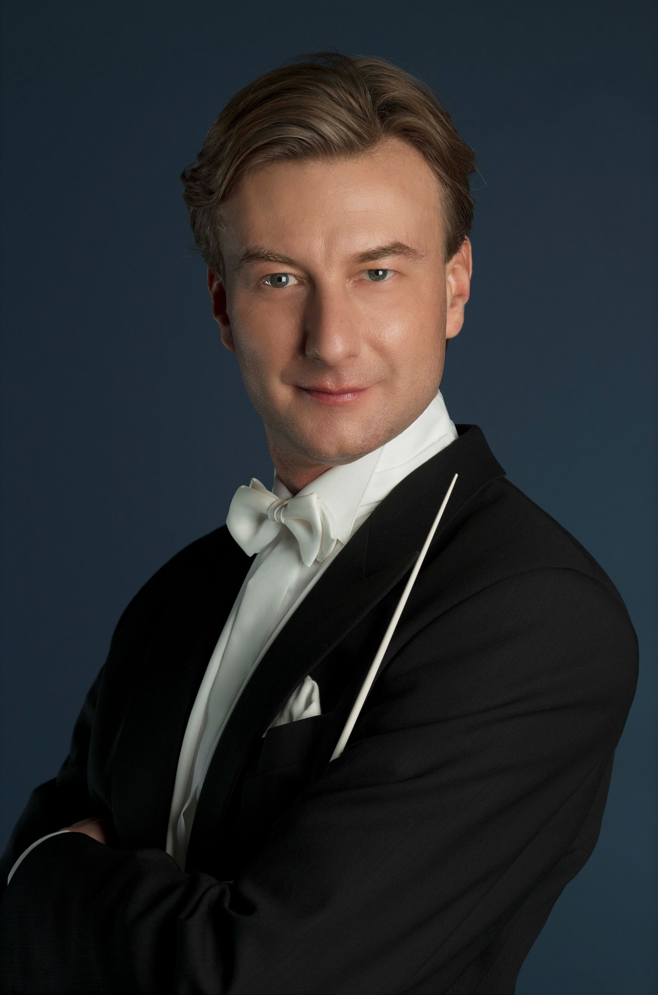 2 0 2 4 奇 美 音 樂 節 , 奧 地 利 知 名 指 揮 家 克 里 斯 蒂 安 . 阿 爾 明 , 擔 任 壓 軸 場 指 揮 。 圖 - S h u m p e i O h s u g i 攝 影 2 0 2 4 奇 美 音 樂 節 , 奧 地 利 知 名 指 揮 家 克 里 斯 蒂 安 . 阿 爾 明 , 擔 任 壓 軸 場 指 揮 。 圖 - S h u m p e i O h s u g i 攝 影