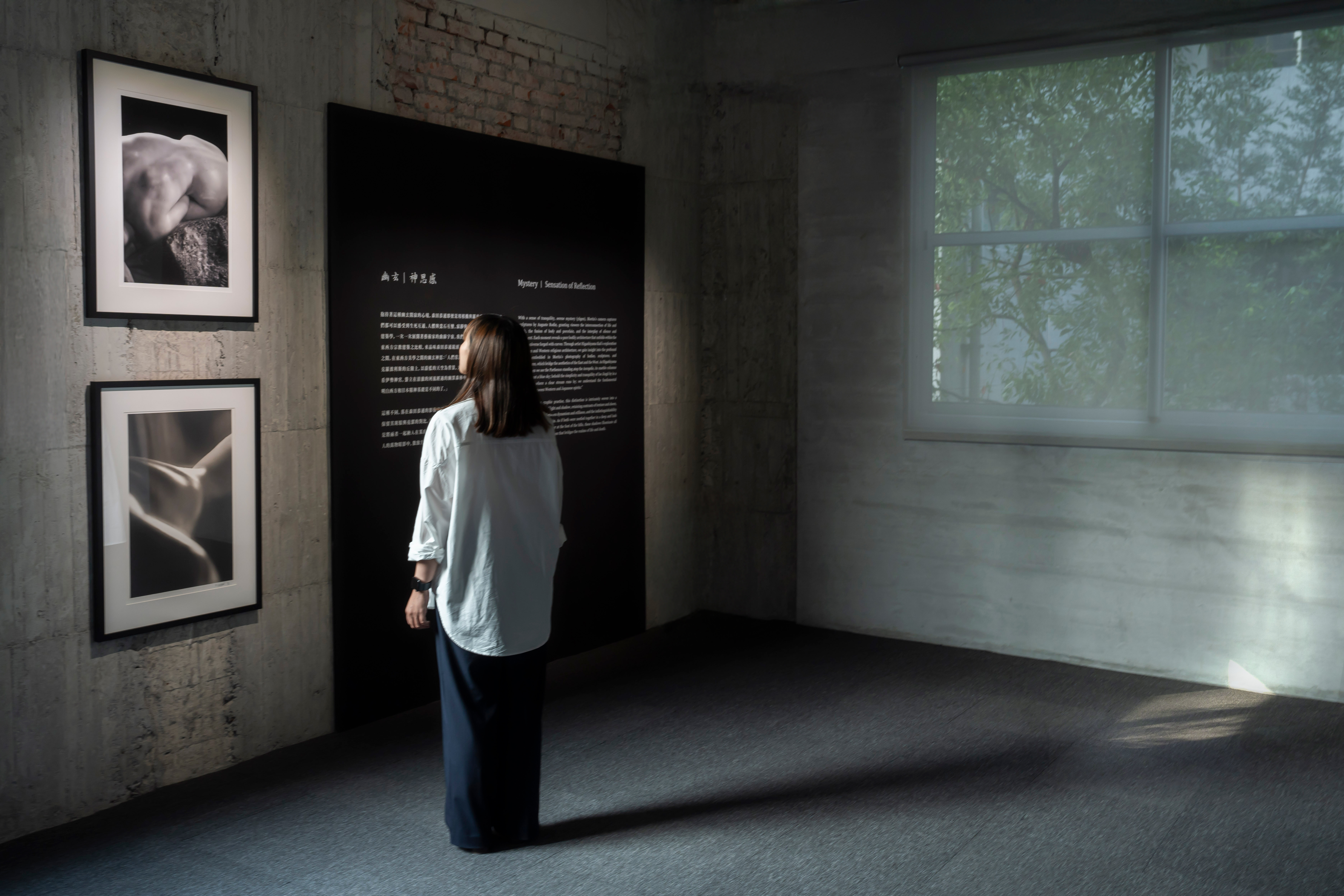 「 感 官 世 界 」 以 「 幻 象 」 、 「 情 動 」 、 「 神 思 」 、 「 聖 域 」 和 「 榮 華 」 五 大 子 題 展 開 , 作 品 不 僅 挑 戰 視 覺 想 像 的 極 限 , 更 是 對 人 類 存 在 與 空 間 關 係 的 深 刻 反 思 © A L I E N A r t C e n t r e 「 感 官 世 界 」 以 「 幻 象 」 、 「 情 動 」 、 「 神 思 」 、 「 聖 域 」 和 「 榮 華 」 五 大 子 題 展 開 , 作 品 不 僅 挑 戰 視 覺 想 像 的 極 限 , 更 是 對 人 類 存 在 與 空 間 關 係 的 深 刻 反 思 © A L I E N A r t C e n t r e