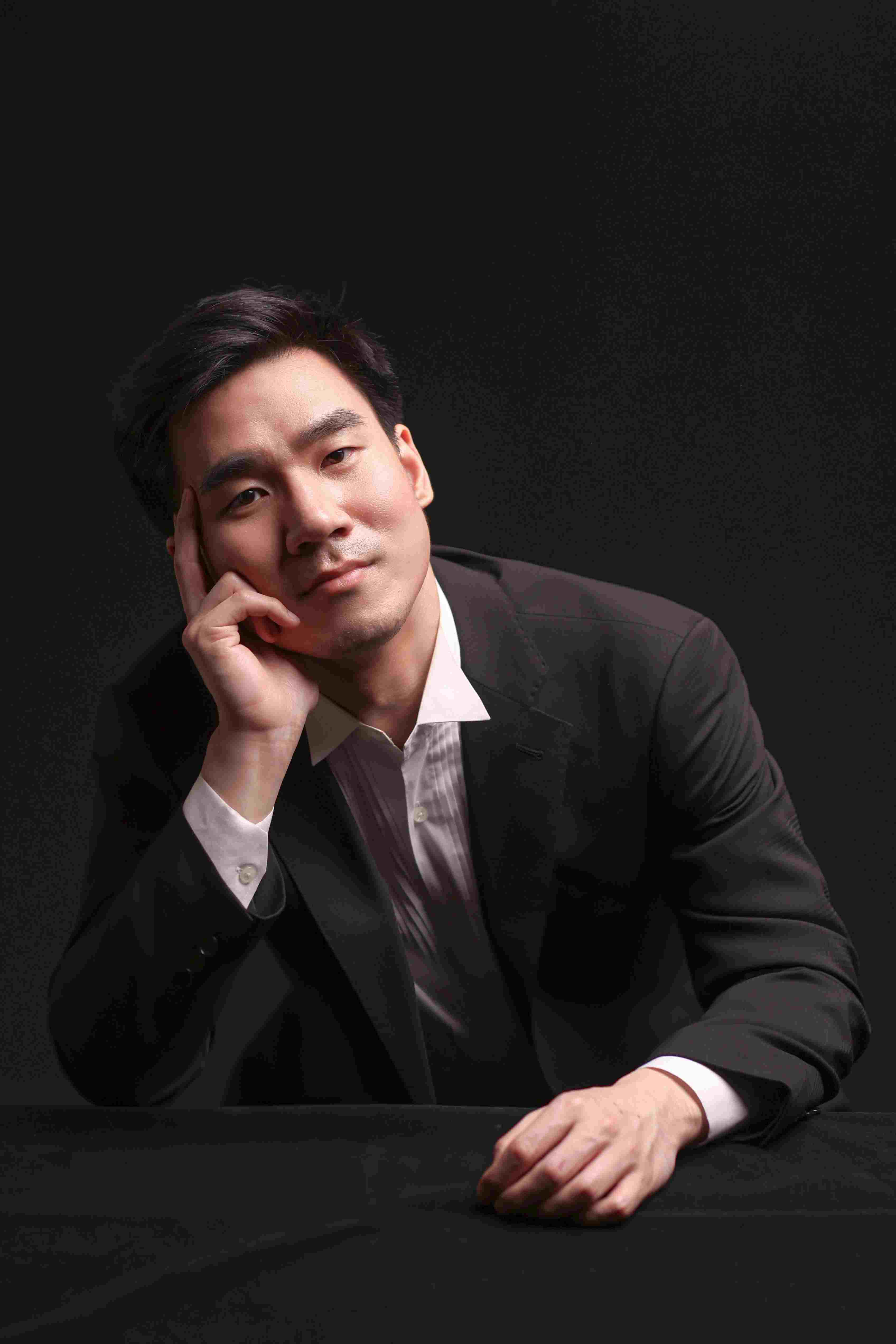 2 0 2 5 奇 美 音 樂 節 ， 邀 請 曾 獲 仙 台 國 際 音 樂 大 賽 銀 獎 的 鋼 琴 家 汪 奕 聞 演 出 「 文 學 與 爵 士 樂 的 迴 旋 」 音 樂 會 。 圖 /   陳 向 詠   攝 影 