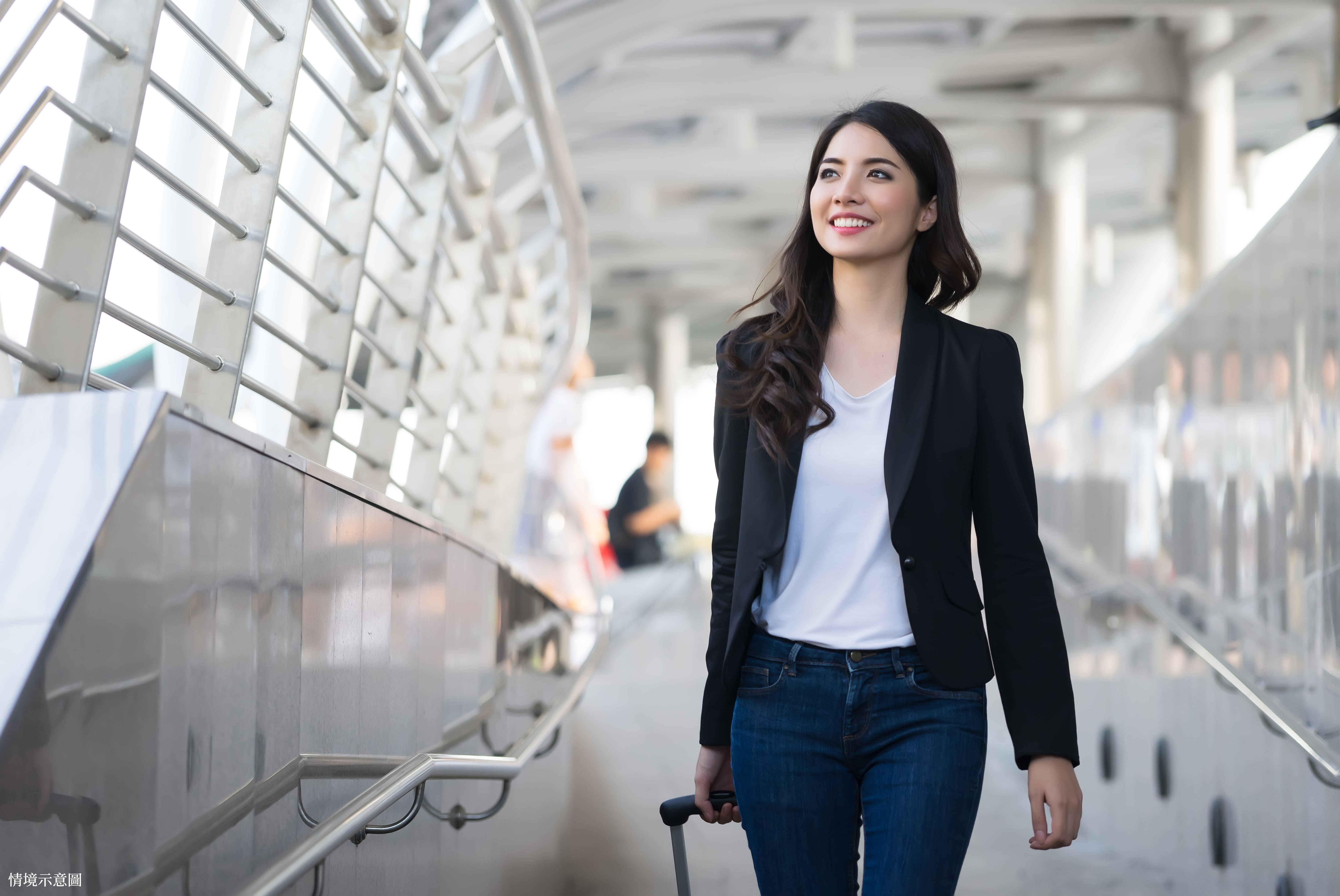 空 中 旅 人 象 徵 現 代 都 會 生 活 的 自 由 與 靈 活 , 「 小 而 巧 」 成 為 新 世 代 購 屋 主 流 選 擇 。 空 中 旅 人 象 徵 現 代 都 會 生 活 的 自 由 與 靈 活 , 「 小 而 巧 」 成 為 新 世 代 購 屋 主 流 選 擇 。