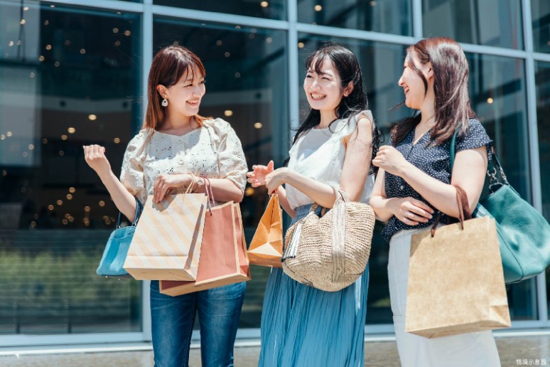 1 4   期 「 洲 際 段 」 的 核 心 吸 引 力 在 於 「 散 步 逛 百 貨 」 的 生 活 餘 裕 ， 吸 引 注 重 生 活 品 質 的 買 方 提 早 卡 位 北 台 中 最 繁 華 的 生 活 圈 。 （ 圖 / p h o t o A C ） 