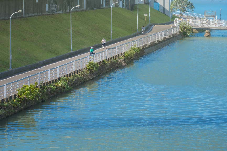 「 佳 元 織 川 」 唯 一 無 堤 水 岸 ， 享 城 市 繁 華 與 綠 意 生 活 。 （ 圖 ／ 佳 元 建 設 提 供 ） 