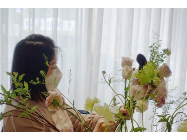 AAFF法式巴黎鮮花證書及AUBE證照班，替許多想協槓經營或生或增加自信的女性族群帶來寧靜與美好。（圖/ ReMy芮米花花藝工作室提供）