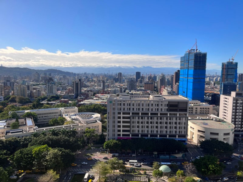 今年第一季全台逾3百個建案進場，評估議價率約6.9%。