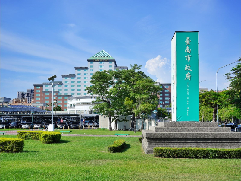 金日升建設於安平市政特區推出大樓新案「虹韻」，週邊生活機能佳。