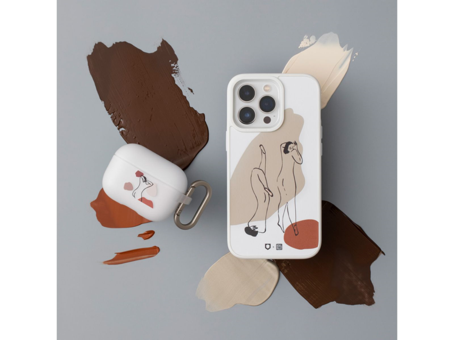 《雙人像》此款加入色塊設計，將橫向的原作轉為垂直的視角，並加入與原畫同色系的色塊設計，運用「面」來襯托線條藝術，凸顯畫面中兩女的柔美之姿。