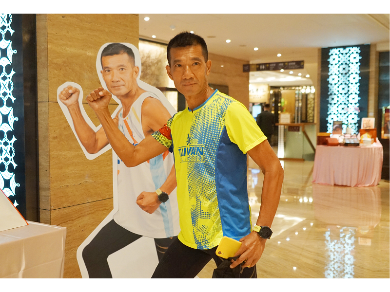 「超馬老爹」羅維銘二度出征全球最長5千公里馬拉松賽事，盼一舉勇奪冠軍。