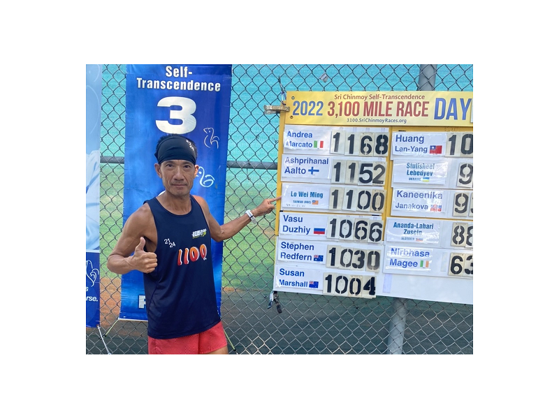 「超馬老爹」羅維銘赴美參賽世上最長距離馬拉松，達成1100英里里程碑。